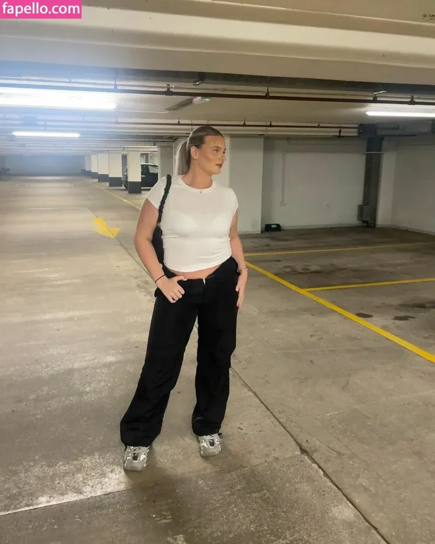 Ellis Lunt Onlyfans Photo Gallery 