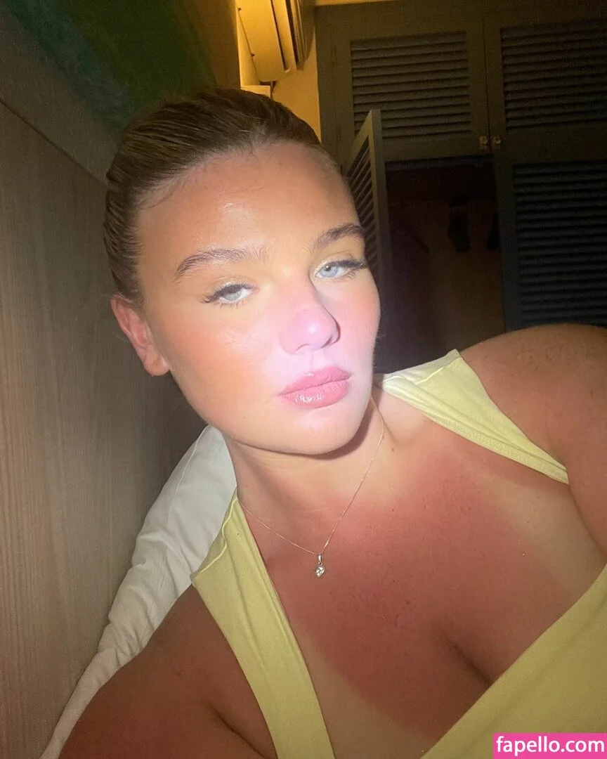 Ellis Lunt Onlyfans Photo Gallery 