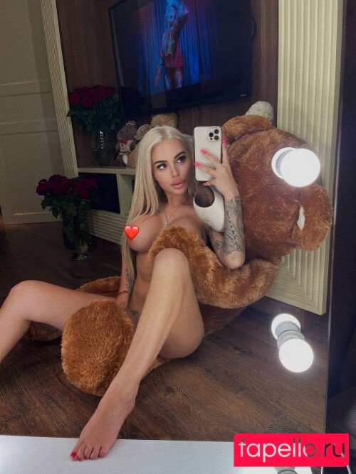 Vlada Capeloon Nude Onlyfans Photo 15