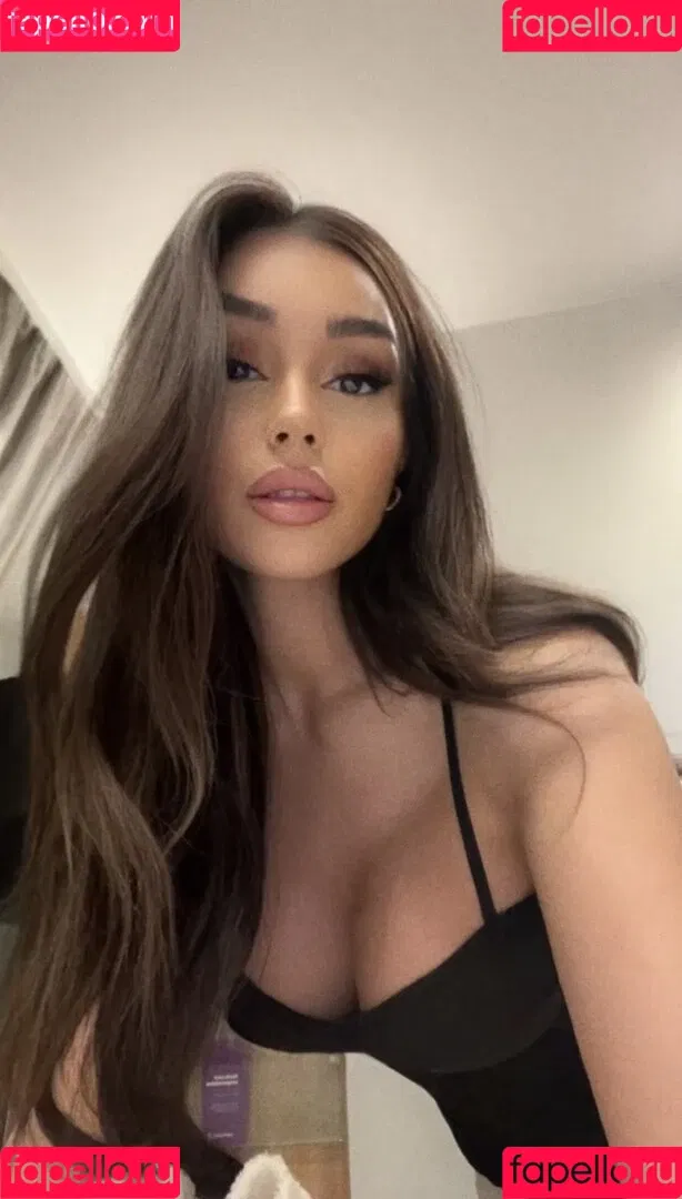 Sina Elisa Onlyfans Photo Gallery 