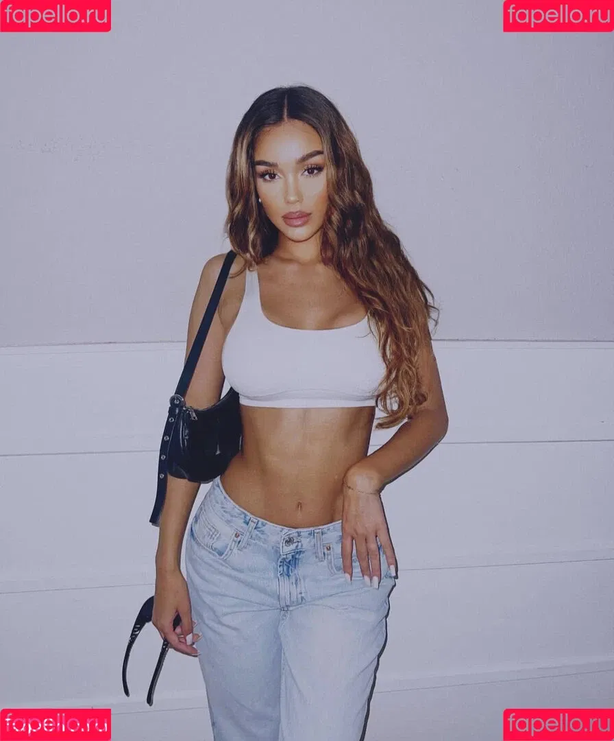 Sina Elisa Onlyfans Photo Gallery 