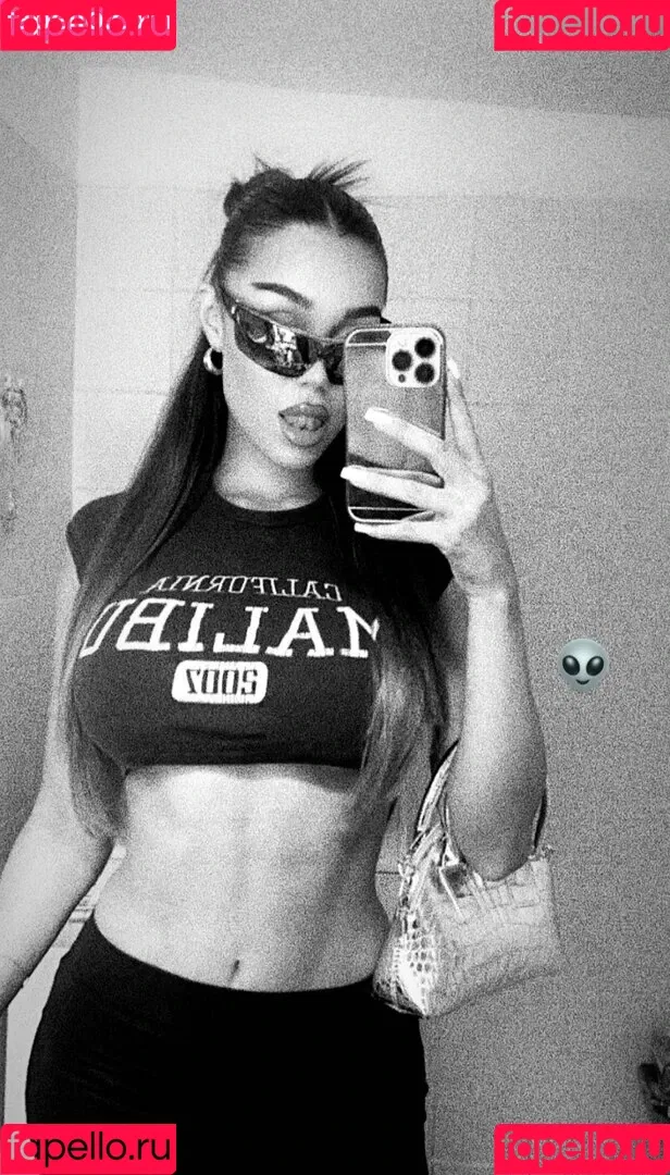 Sina Elisa Onlyfans Photo Gallery 