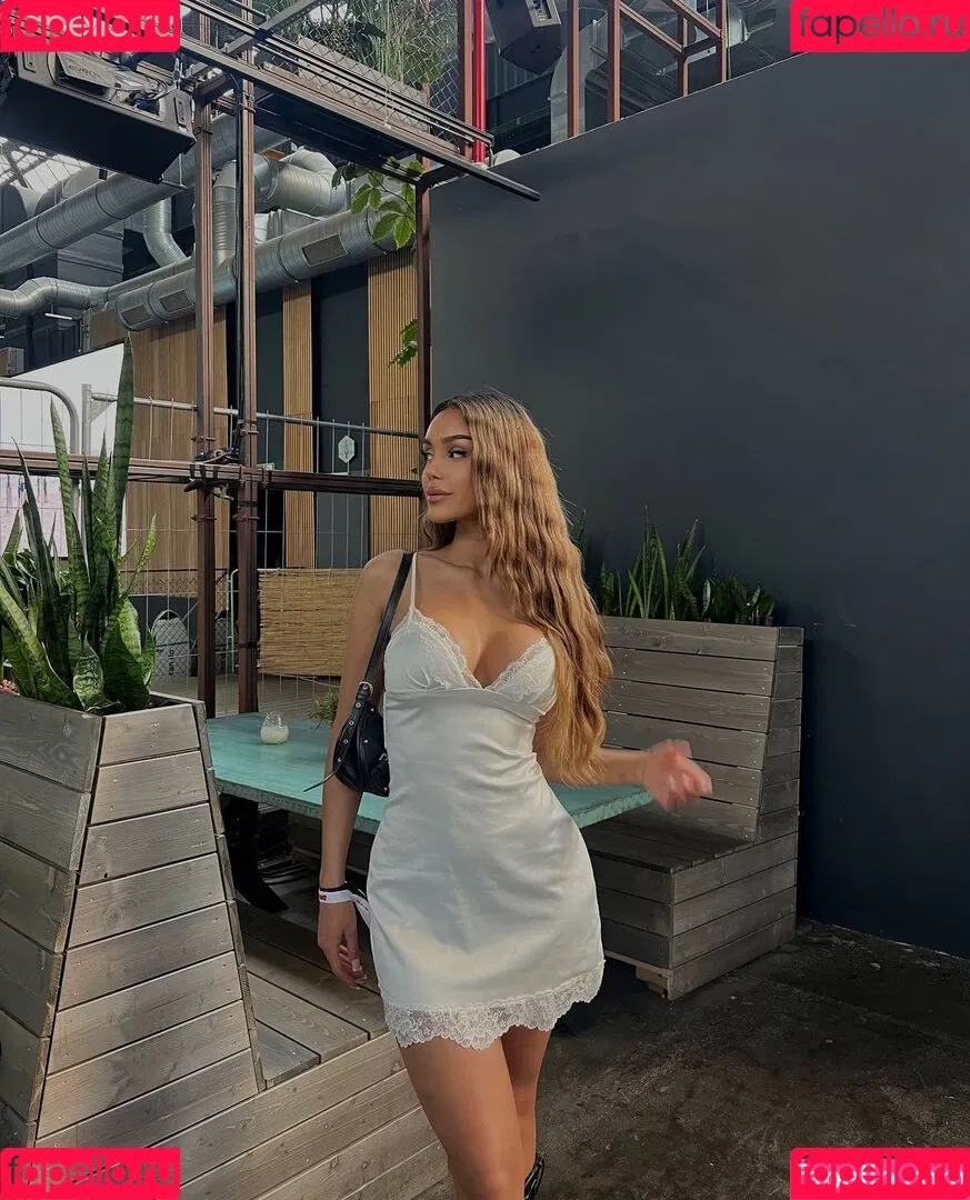 Sina Elisa Onlyfans Photo Gallery 