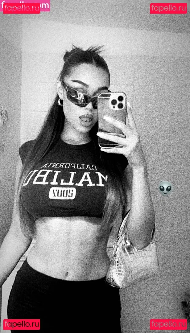 Sina Elisa Onlyfans Photo Gallery 