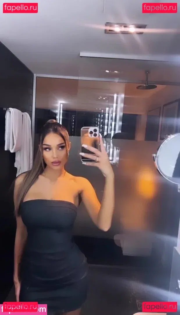 Sina Elisa Onlyfans Photo Gallery 