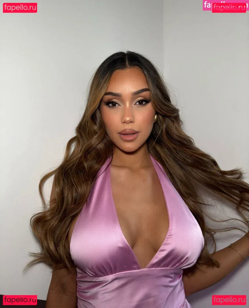 Sina Elisa Onlyfans Photo Gallery 