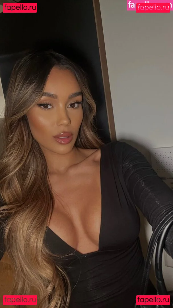 Sina Elisa Onlyfans Photo Gallery 