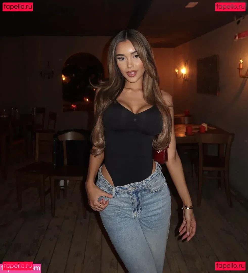 Sina Elisa Onlyfans Photo Gallery 