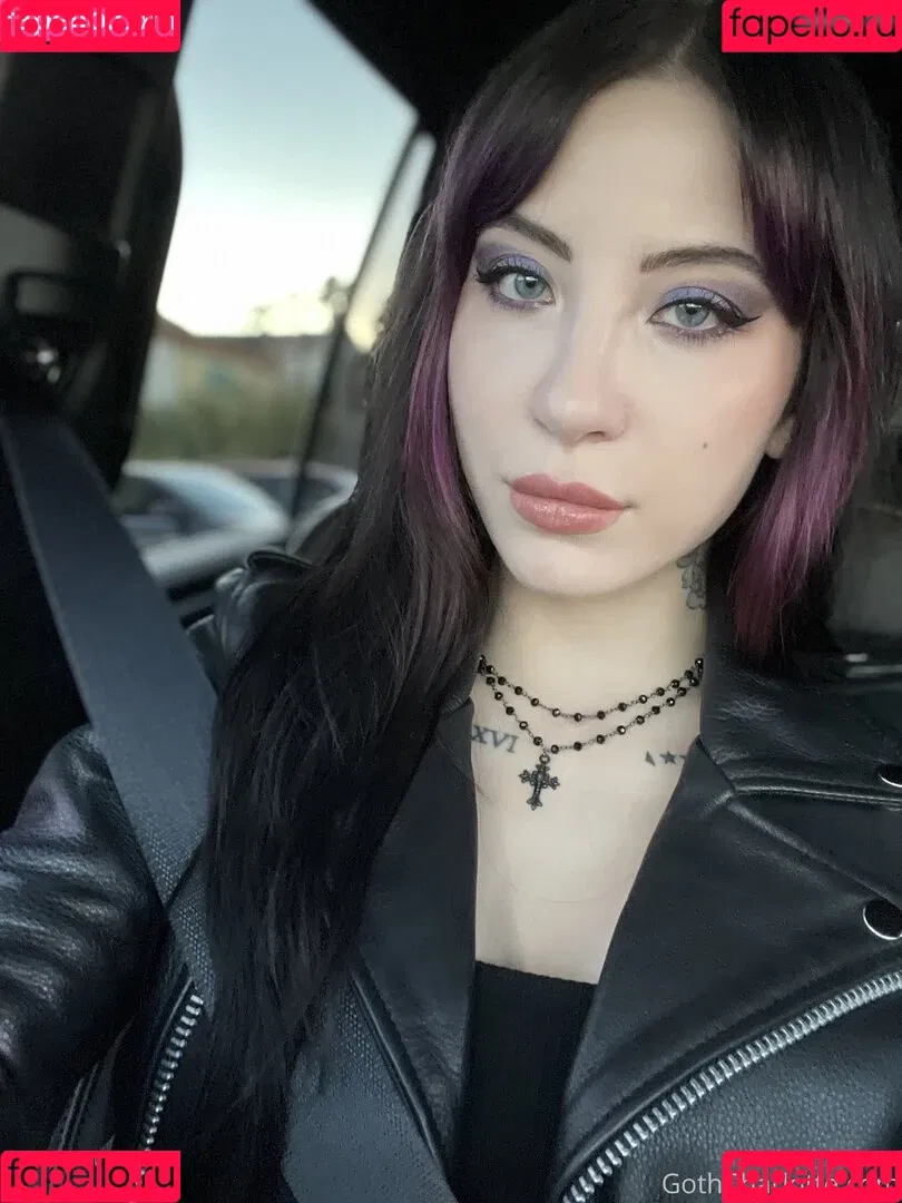 Charlotte Sartre Onlyfans Photo Gallery 