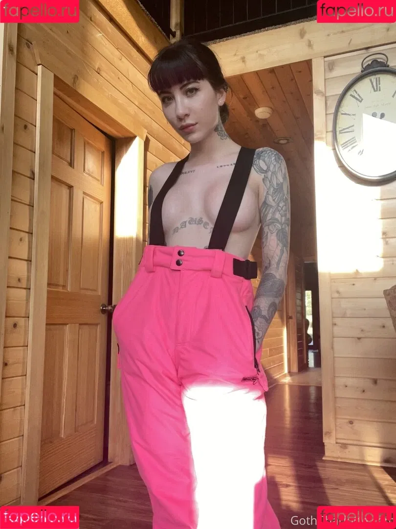 Charlotte Sartre Onlyfans Photo Gallery 