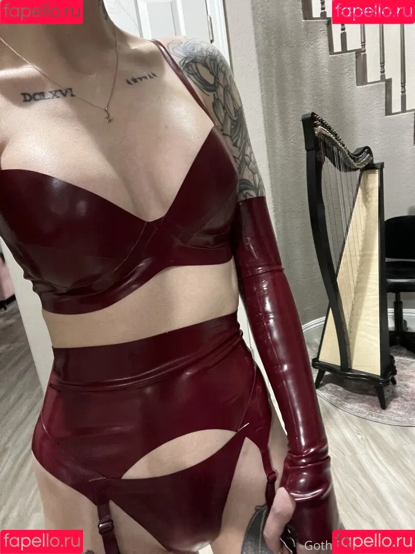 Charlotte Sartre Onlyfans Photo Gallery 