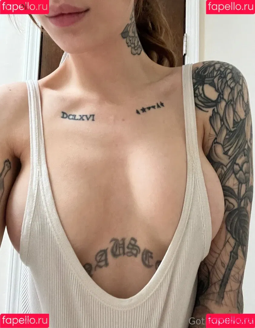 Charlotte Sartre Onlyfans Photo Gallery 