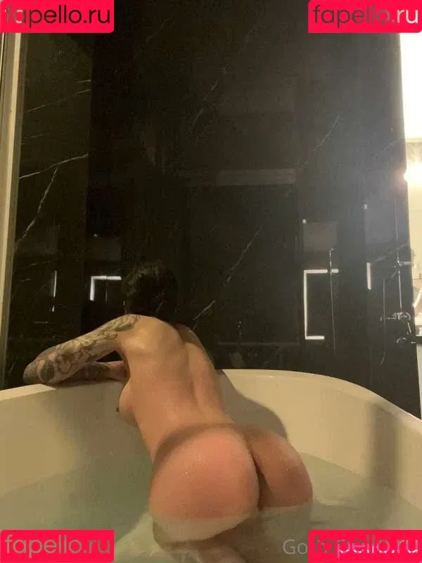 Charlotte Sartre Onlyfans Photo Gallery 