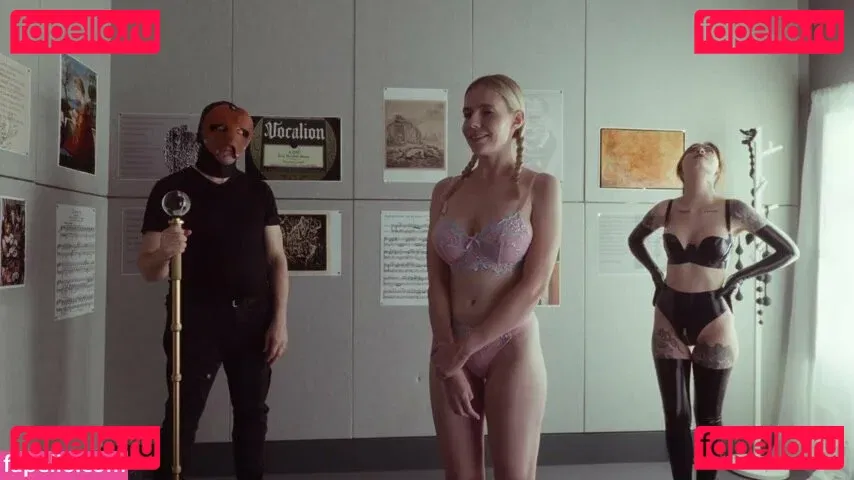 Charlotte Sartre Onlyfans Photo Gallery 