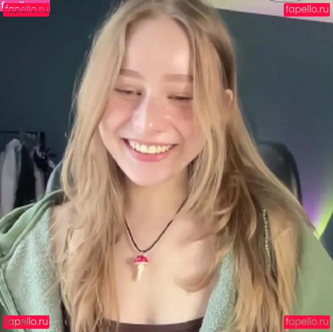 WhoIsAlisa Onlyfans Photo Gallery 