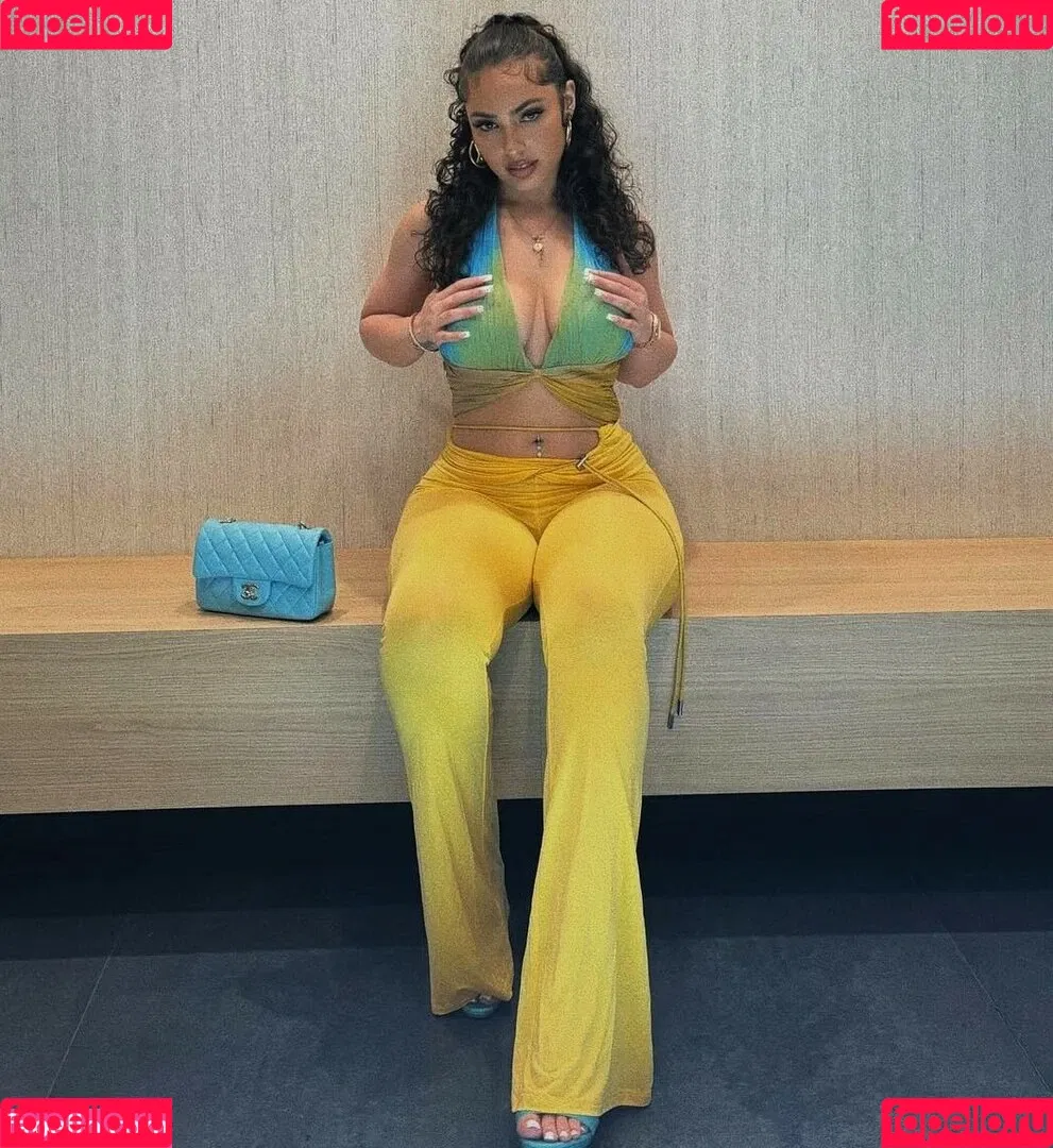 Ash Kash Onlyfans Photo Gallery 