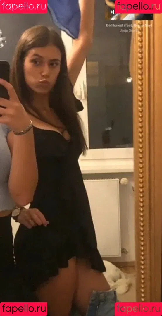 juliiee.kim Onlyfans Photo Gallery 