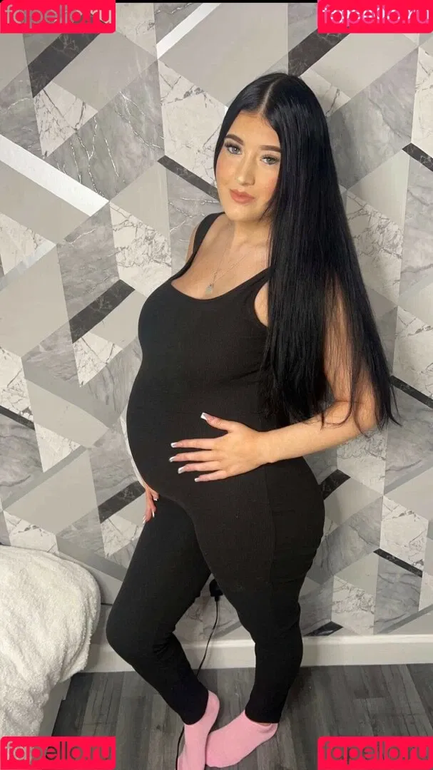 arianamilan Onlyfans Photo Gallery 