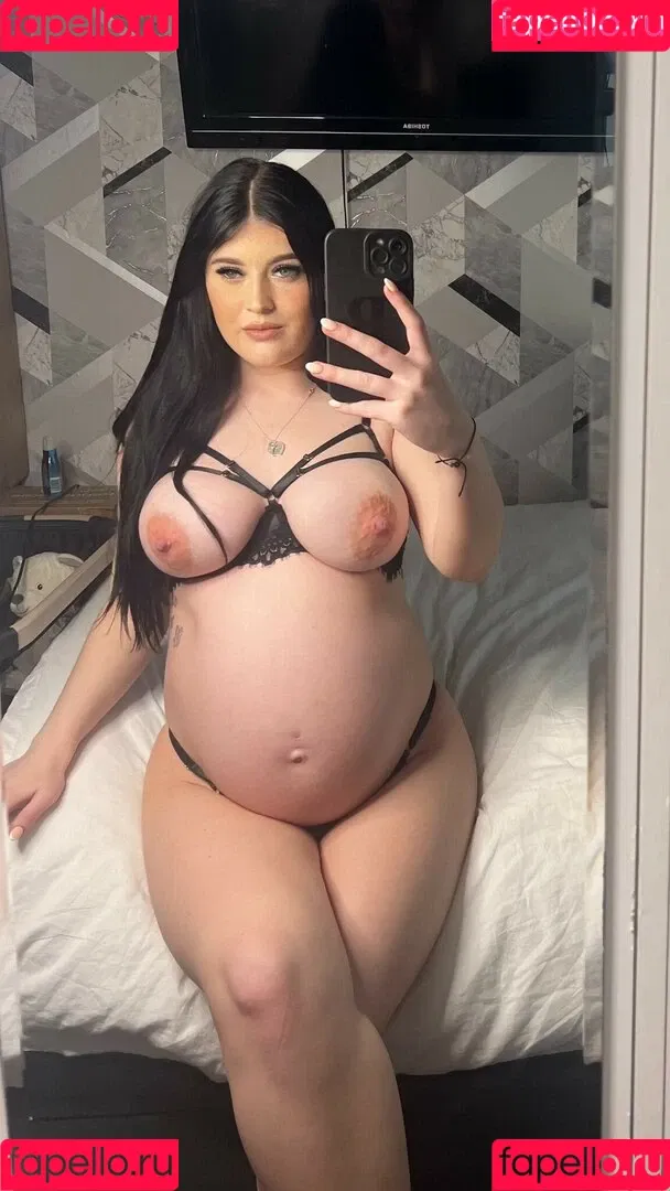arianamilan Onlyfans Photo Gallery 