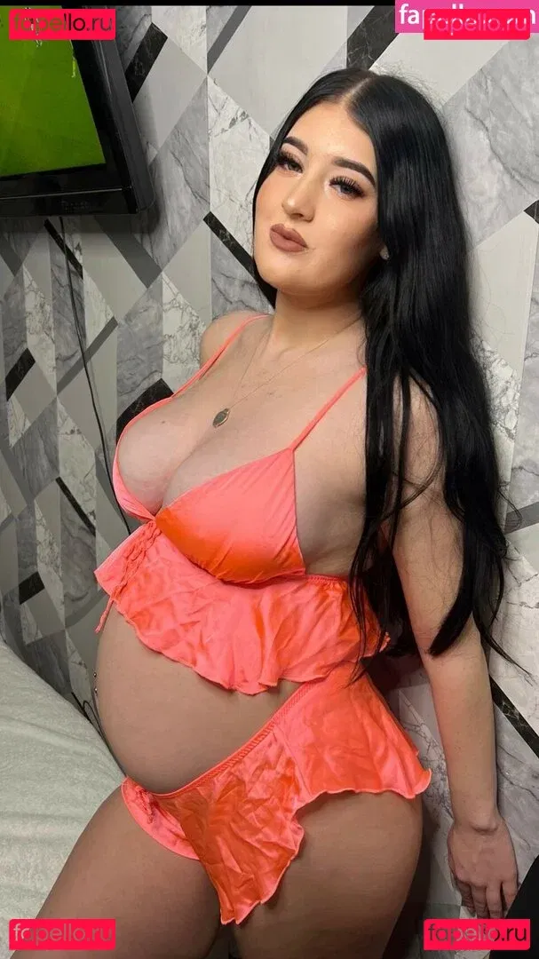 arianamilan Onlyfans Photo Gallery 