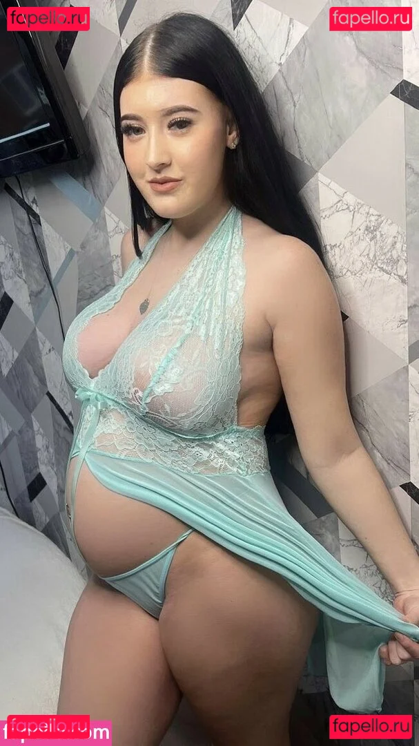 arianamilan Onlyfans Photo Gallery 