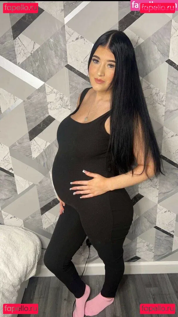 arianamilan Onlyfans Photo Gallery 