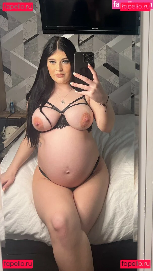 arianamilan Onlyfans Photo Gallery 