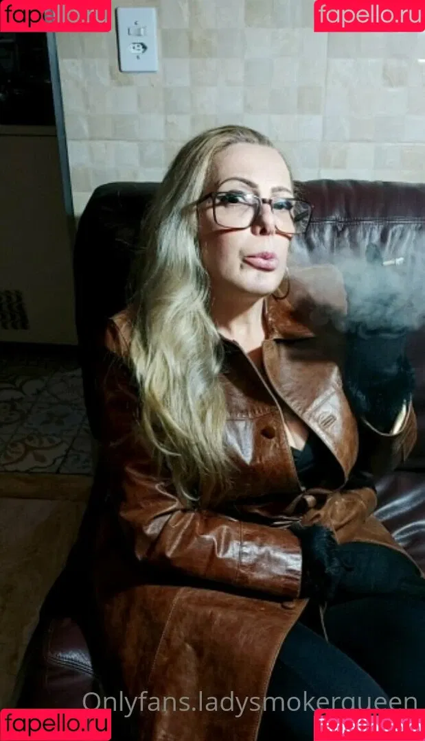 lady.smoker.queen Onlyfans Photo Gallery 