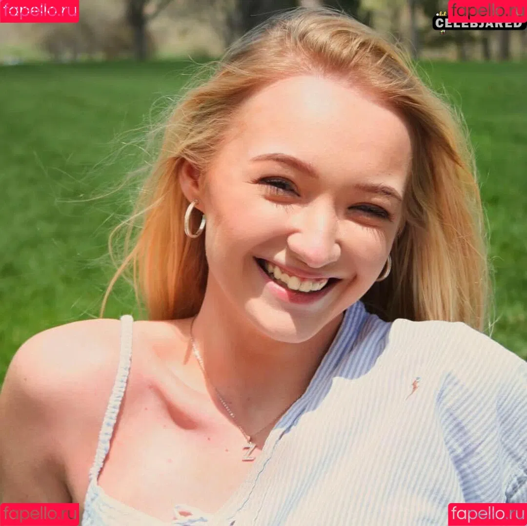 Zola Bzdek Onlyfans Photo Gallery 