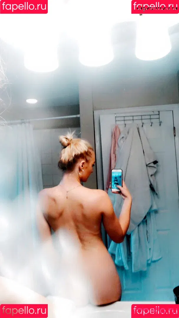 Zola Bzdek Onlyfans Photo Gallery 