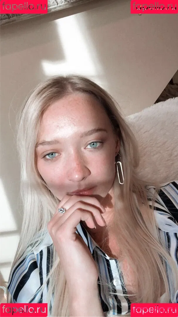 Zola Bzdek Onlyfans Photo Gallery 