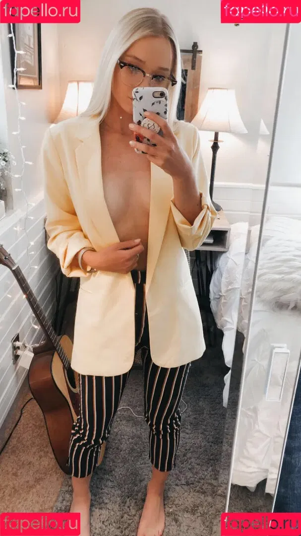 Zola Bzdek Onlyfans Photo Gallery 