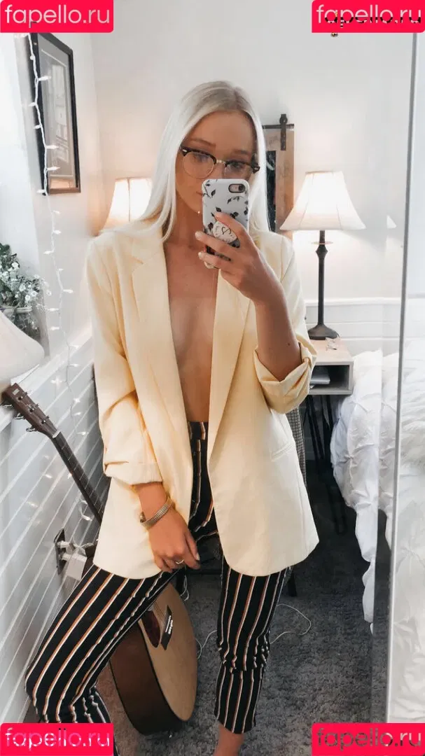 Zola Bzdek Onlyfans Photo Gallery 