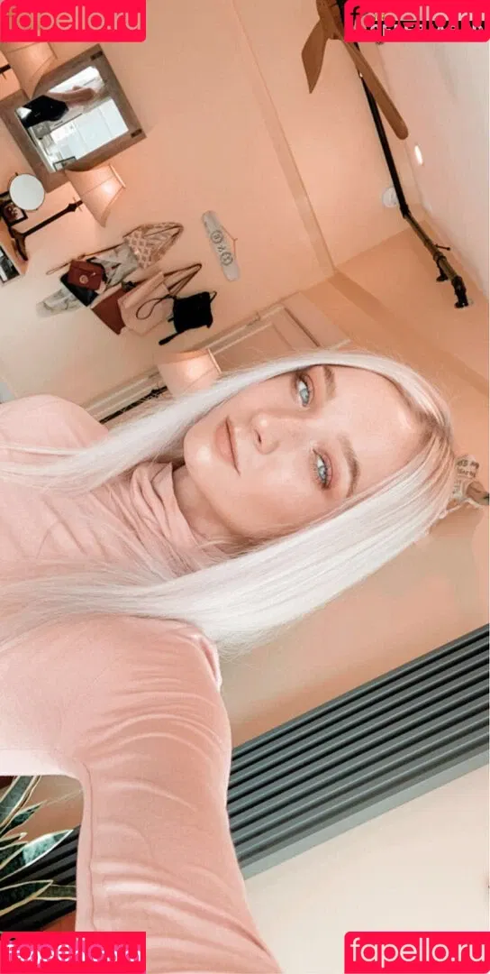 Zola Bzdek Onlyfans Photo Gallery 