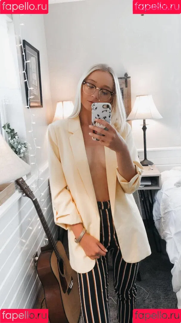 Zola Bzdek Onlyfans Photo Gallery 