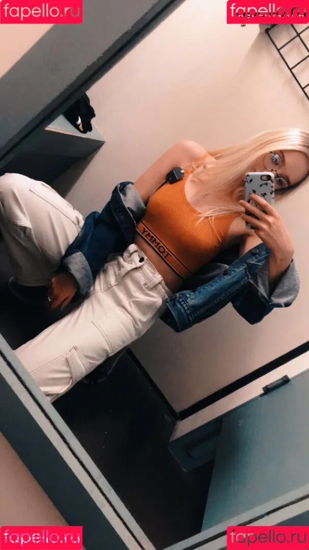 Zola Bzdek Onlyfans Photo Gallery 
