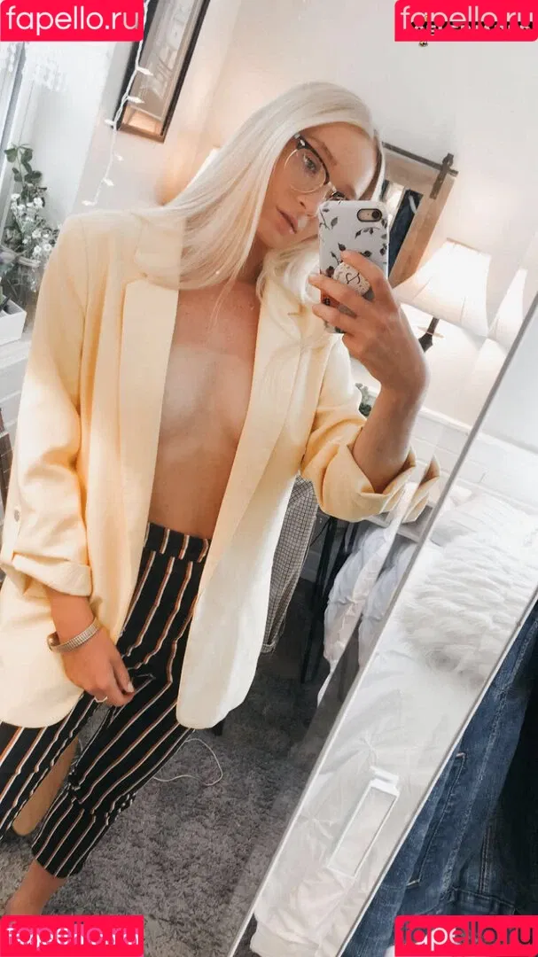 Zola Bzdek Onlyfans Photo Gallery 