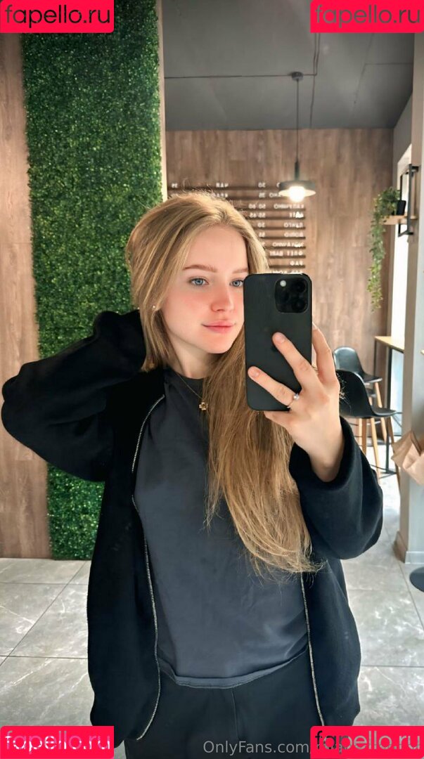 mianextdooor Onlyfans Photo Gallery 