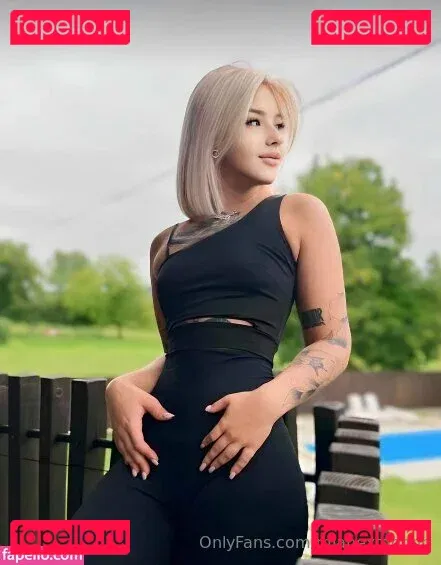 mianextdooor Onlyfans Photo Gallery 