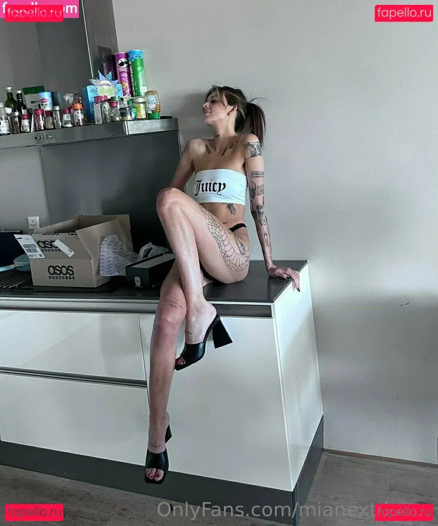 mianextdooor Onlyfans Photo Gallery 