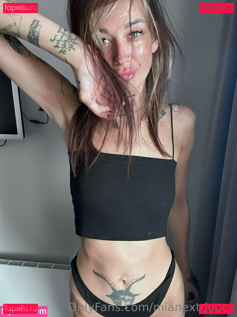 mianextdooor Onlyfans Photo Gallery 