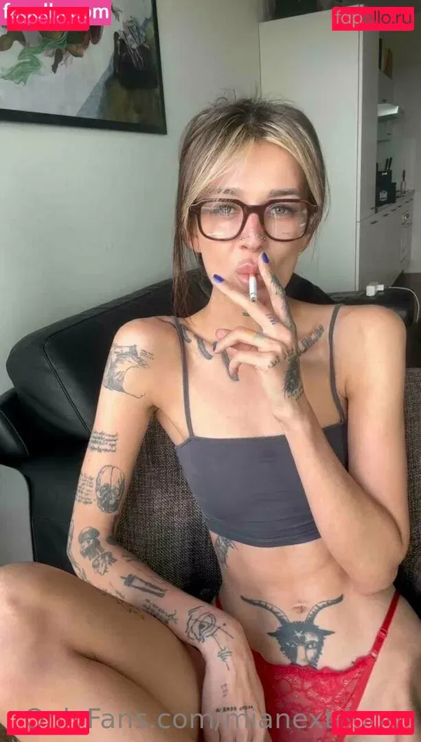 mianextdooor Onlyfans Photo Gallery 