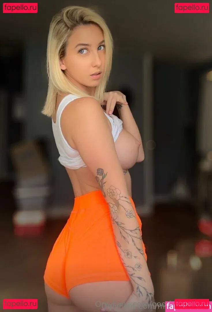 mianextdooor Onlyfans Photo Gallery 