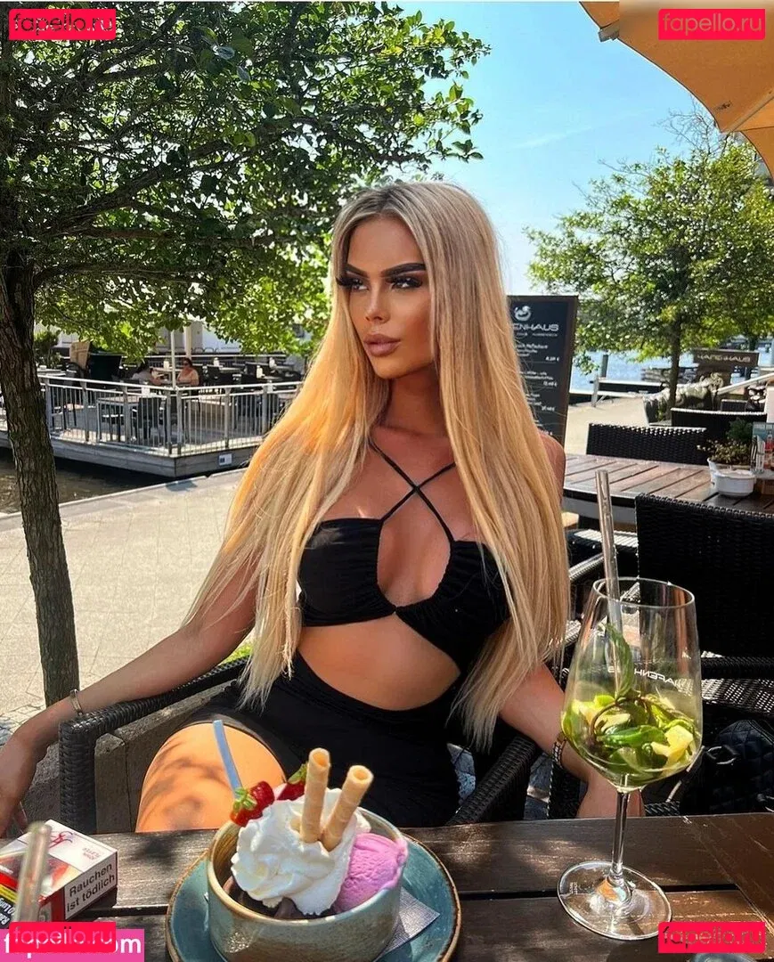 Shirin.Christians Onlyfans Photo Gallery 