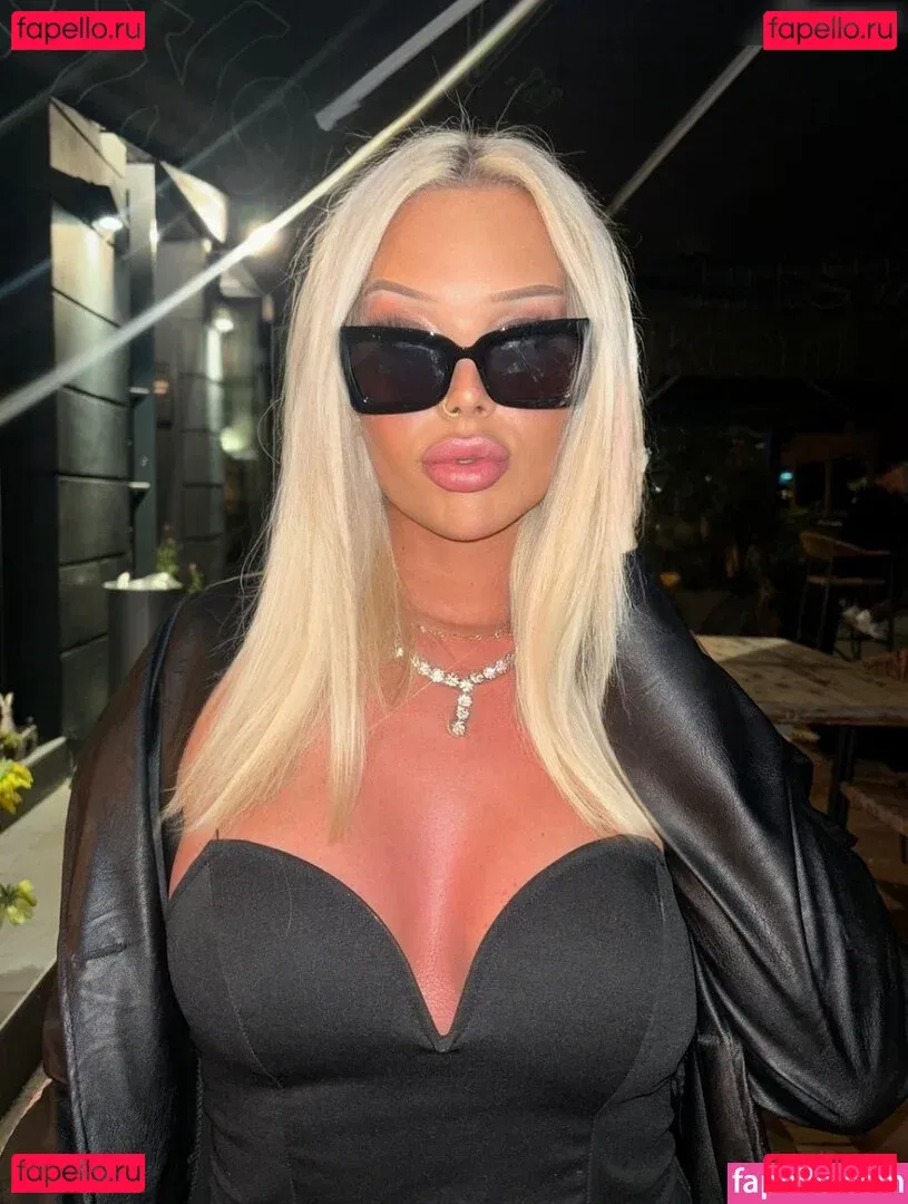 Shirin.Christians Onlyfans Photo Gallery 