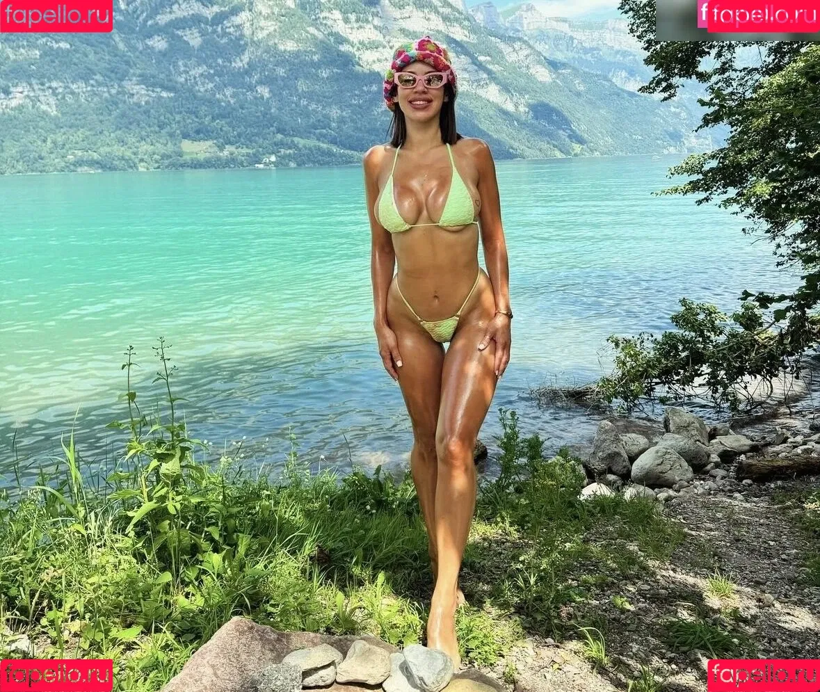 Ana Claudia Onlyfans Photo Gallery 