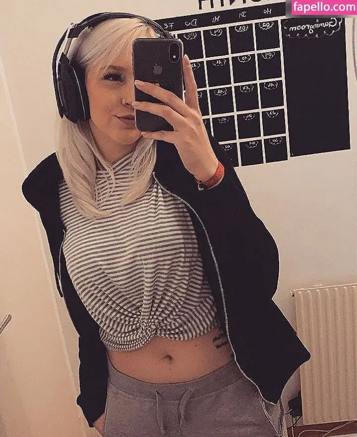 MrsXeniaTv Onlyfans Photo Gallery 