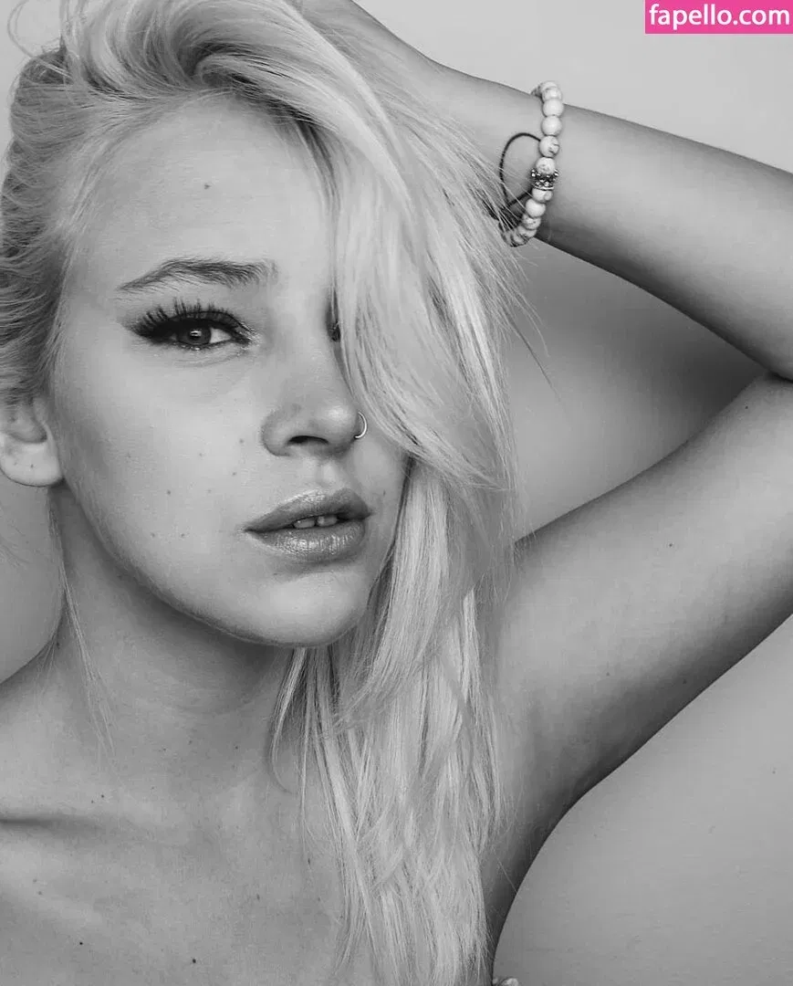 MrsXeniaTv Onlyfans Photo Gallery 