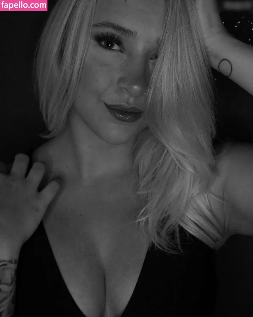 MrsXeniaTv Onlyfans Photo Gallery 