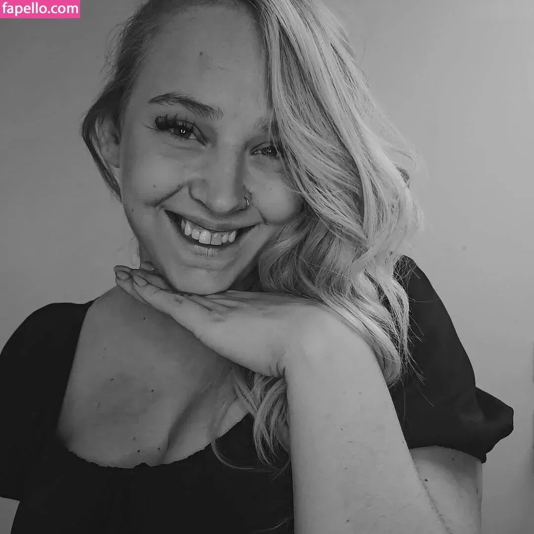 MrsXeniaTv Onlyfans Photo Gallery 